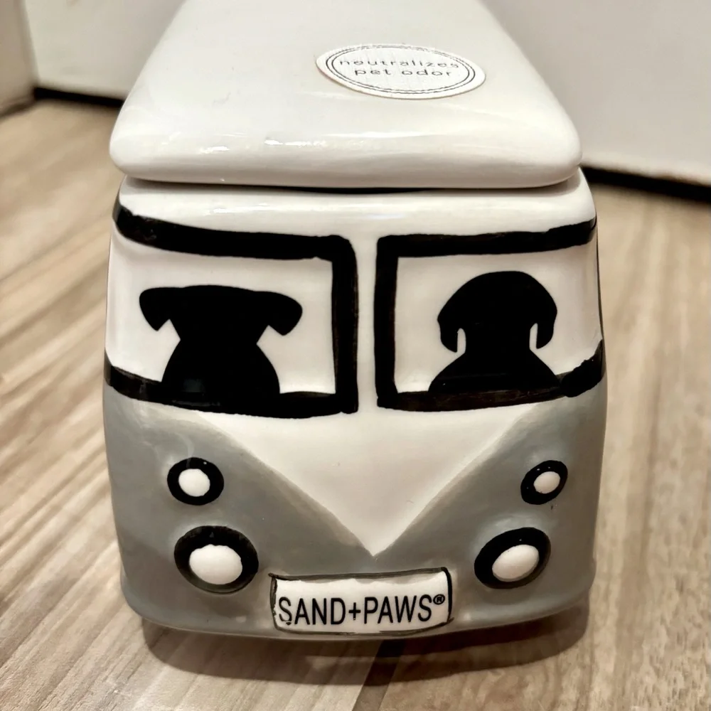 NWT Sand + Paws dogs driving mini bus candle